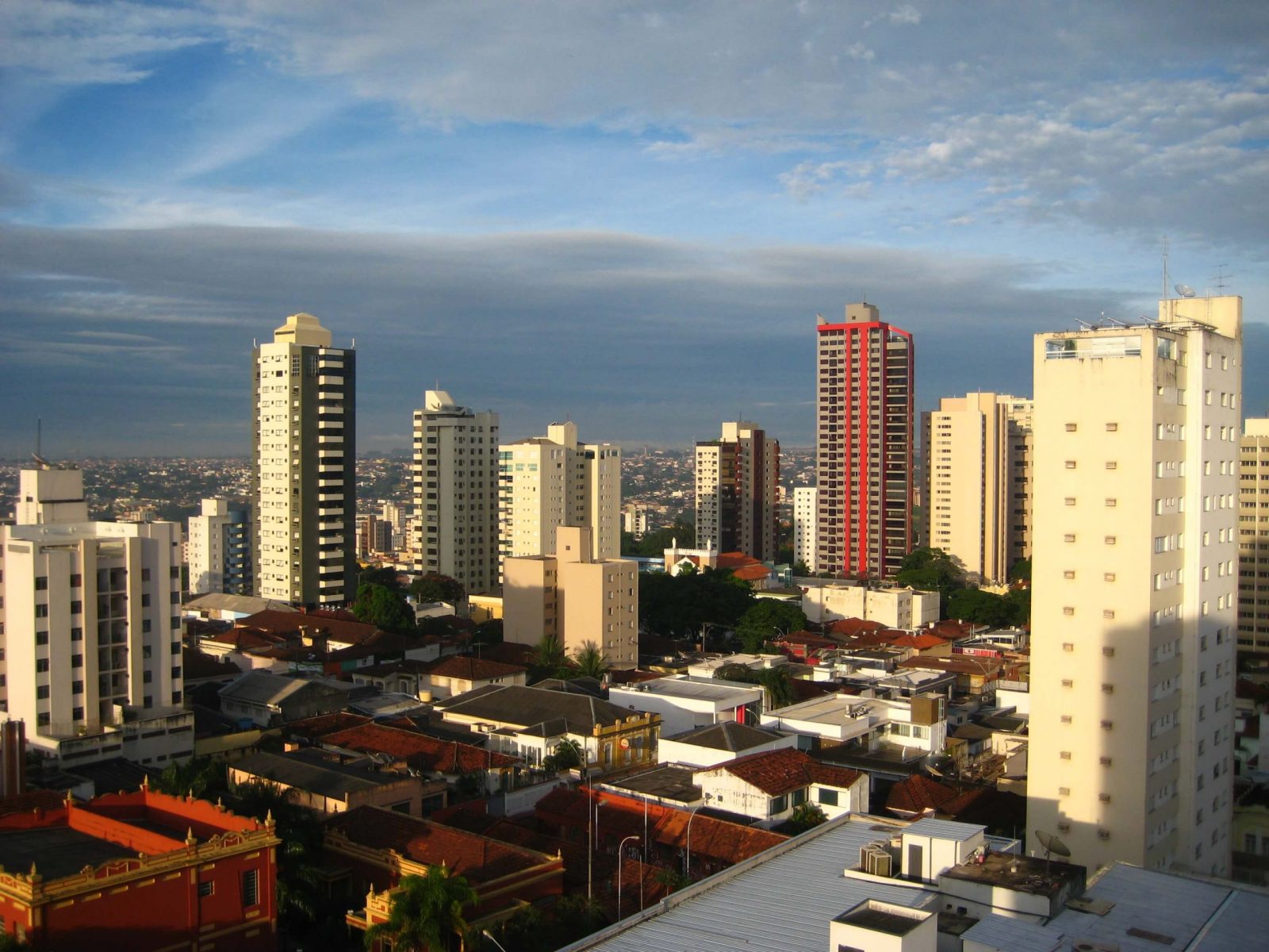 Qual o bairro mais populoso de Uberlândia MG?